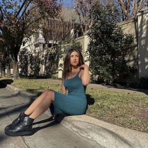 Aritzia Wilfred Free midi dress